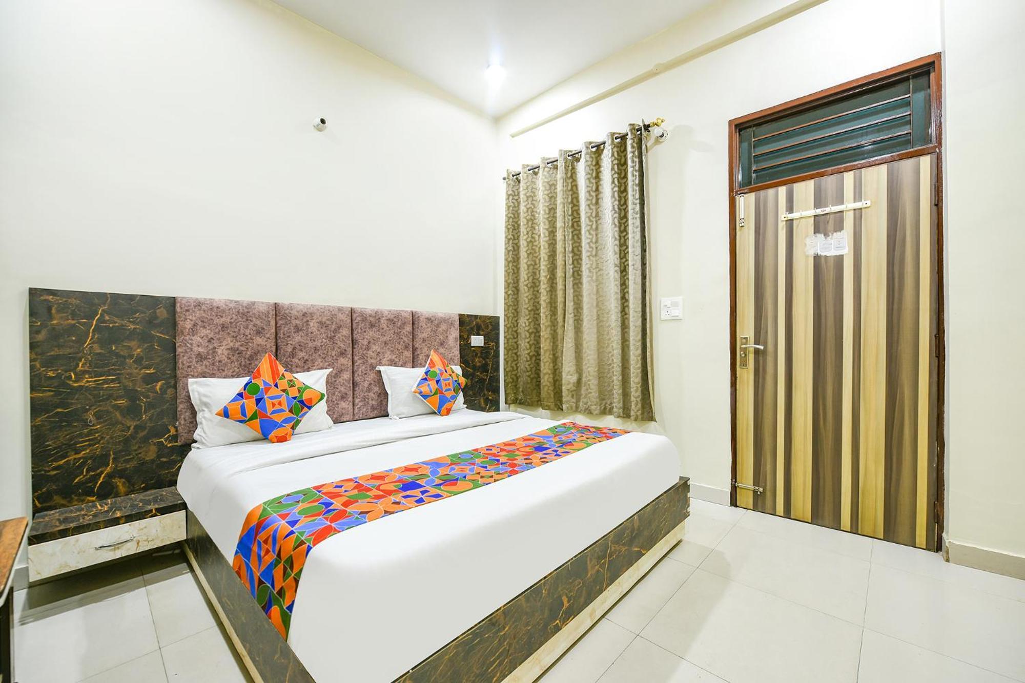 Hotel Fabexpress Galaxy Nayagaon Esterno foto