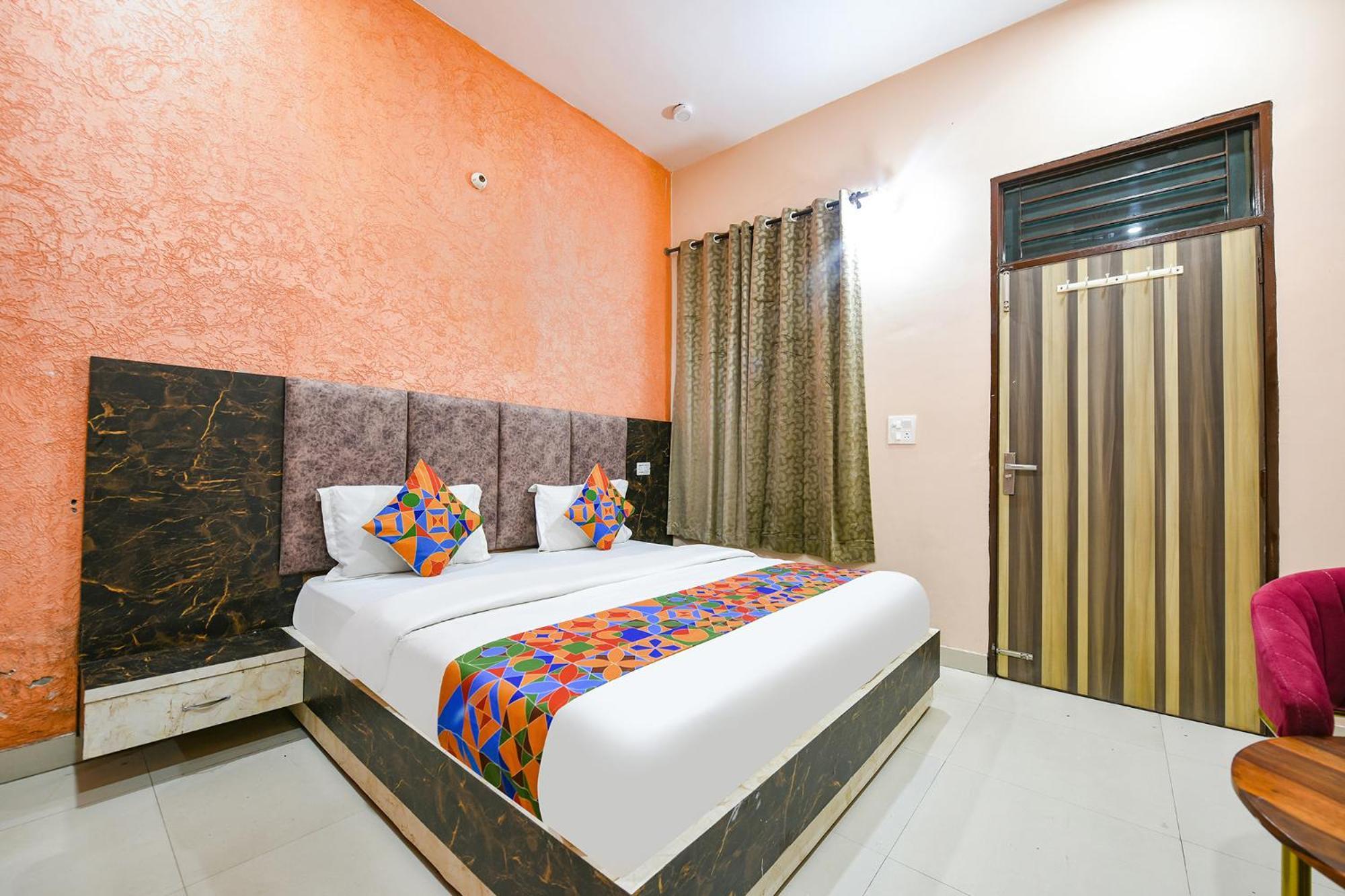 Hotel Fabexpress Galaxy Nayagaon Esterno foto