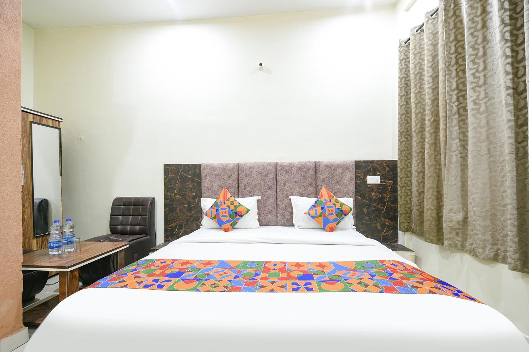 Hotel Fabexpress Galaxy Nayagaon Esterno foto