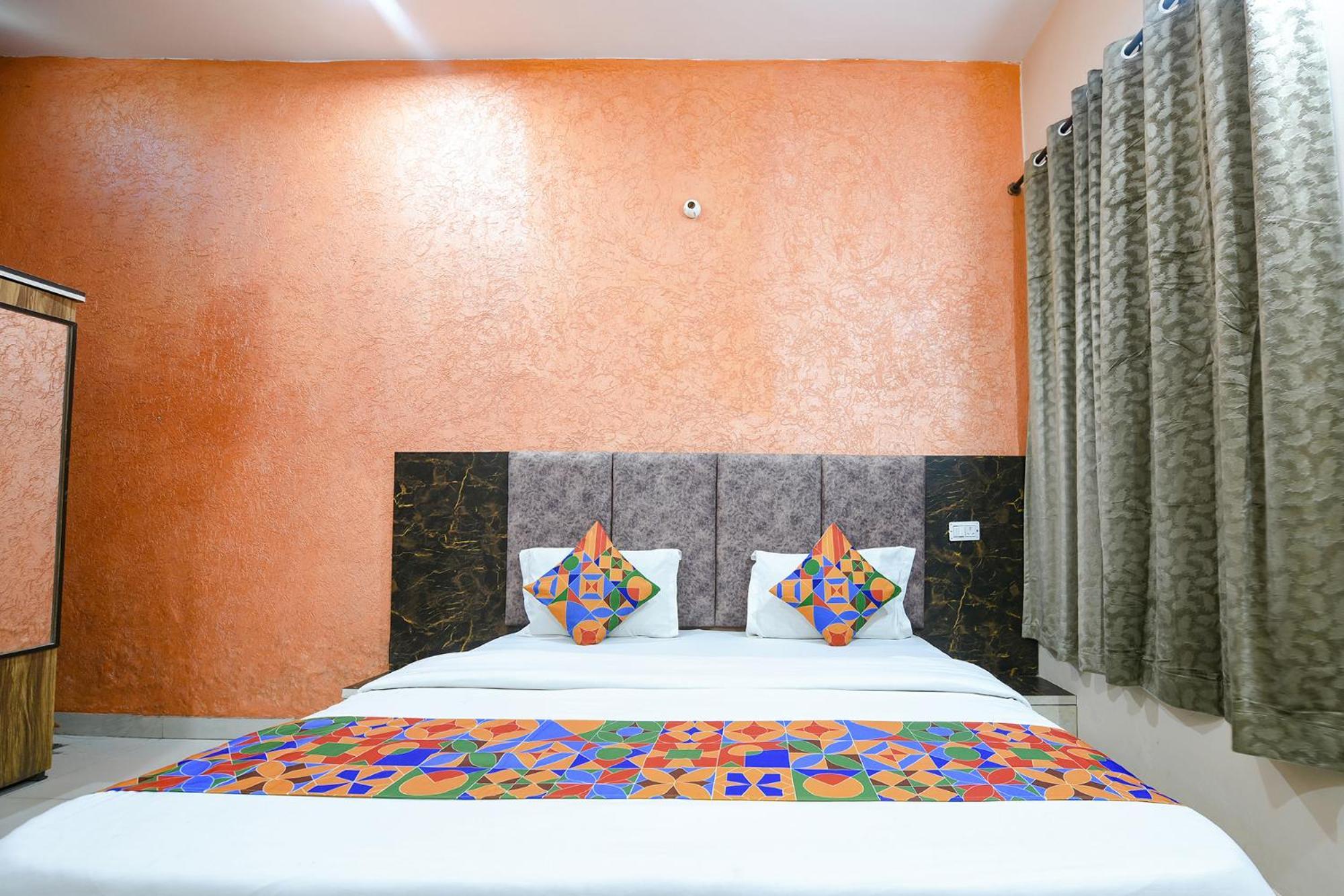 Hotel Fabexpress Galaxy Nayagaon Esterno foto