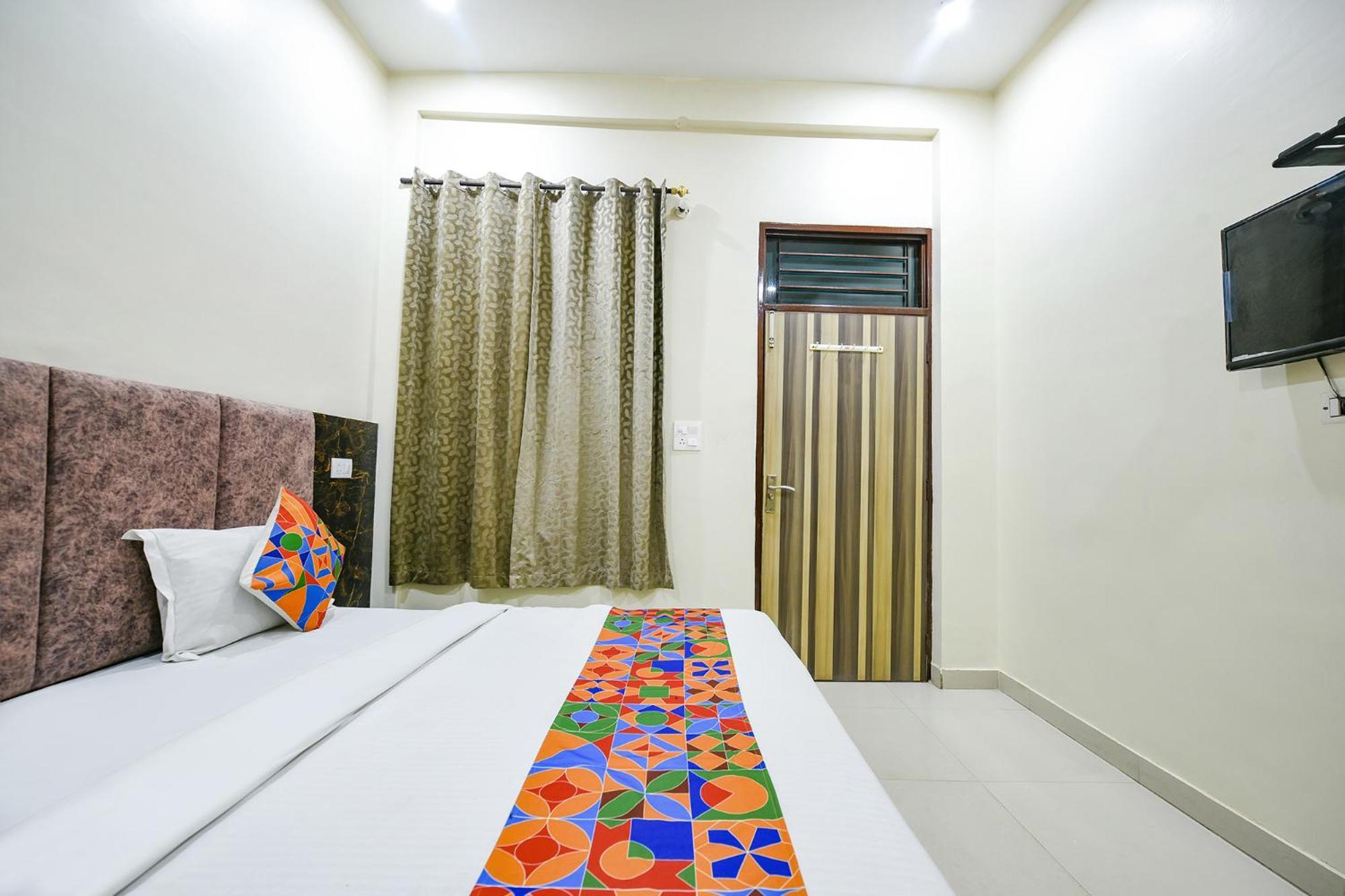 Hotel Fabexpress Galaxy Nayagaon Esterno foto